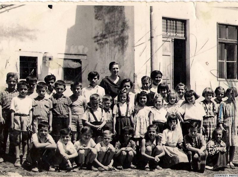 Pupils in front of a schoolhouse in the Istrian village of Šušnjevica in 1958, when many are said to have entered school with no Croatian language skills.