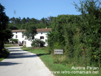 The sign at the entrance in Šušnjevica